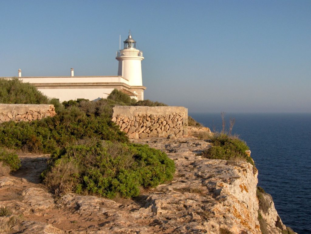 Historias Ocultas de los Faros de Mallorca