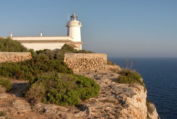 Historias Ocultas de los Faros de Mallorca